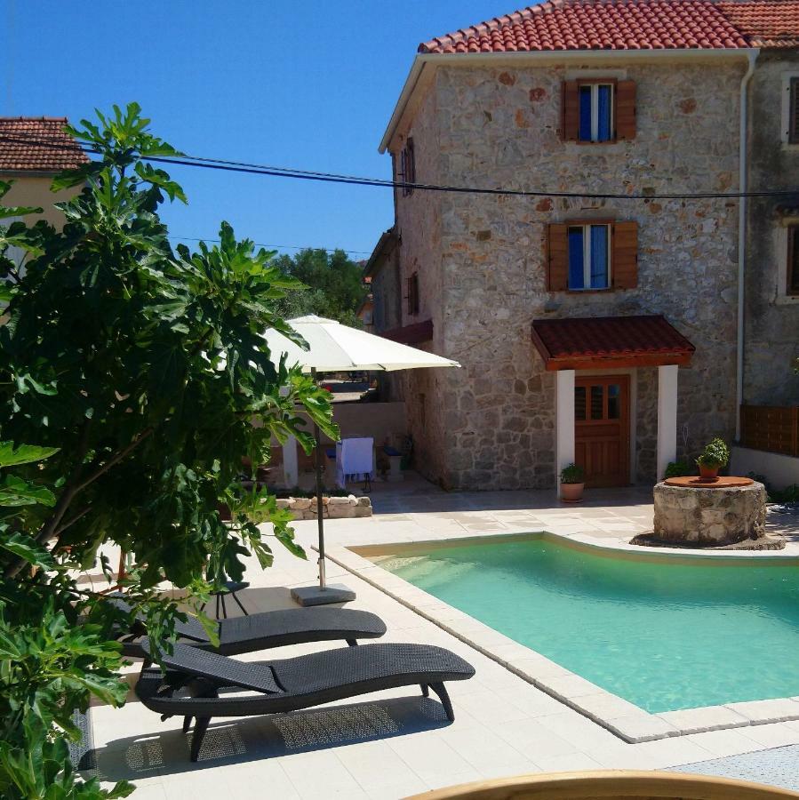 Villa Santa Eufemia Sutomiscica Exteriér fotografie